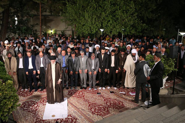 (تصاویر) محفل شعر خوانی در حضور رهبر انقلاب (تصاویر) محفل شعر خوانی در حضور رهبر انقلاب