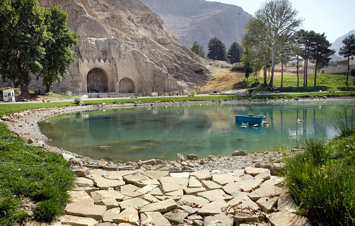 (تصاویر) دریاچه طاقبستان ناپدید شد (تصاویر) دریاچه طاقبستان ناپدید شد