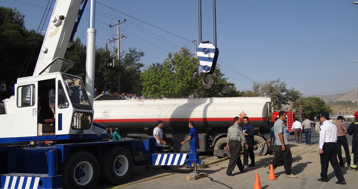 (تصاویر) ترمز بریدن مرگبار نفتکش در سنندج (تصاویر) ترمز بریدن مرگبار نفتکش در سنندج