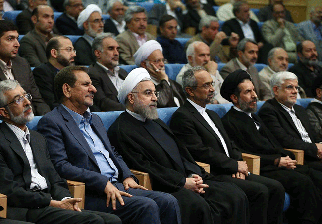 (تصاویر) ضیافت افطار روحانی با فعالان احزاب و سیاسیون (تصاویر) ضیافت افطار روحانی با فعالان احزاب و سیاسیون