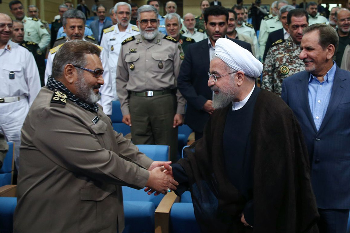 (تصاویر) افطاری روحانی با فرماندهان نظامی (تصاویر) افطاری روحانی با فرماندهان نظامی