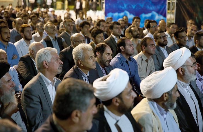 (تصاویر) افطاری هاشمی با کارکنان مجمع (تصاویر) افطاری هاشمی با کارکنان مجمع
