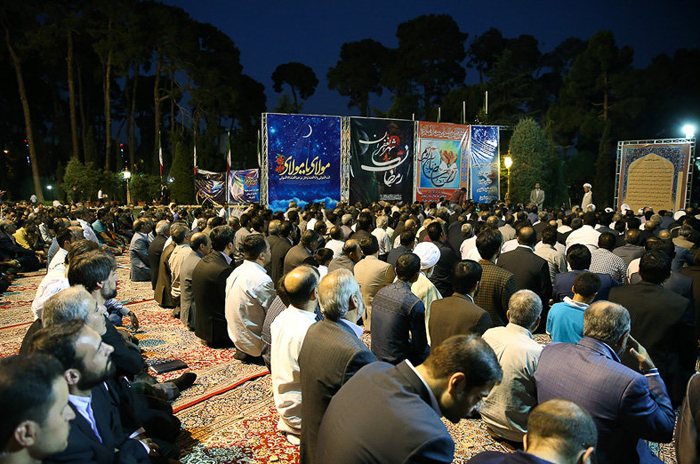 (تصاویر) افطاری هاشمی با کارکنان مجمع (تصاویر) افطاری هاشمی با کارکنان مجمع