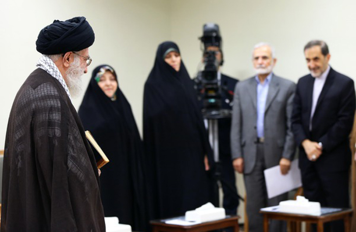 (تصاویر) دیدار هیات دولت و رهبرانقلاب (تصاویر) دیدار هیات دولت و رهبرانقلاب
