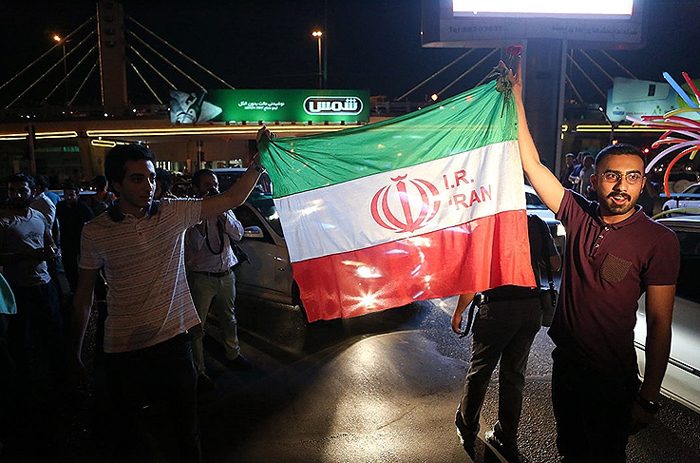 (تصاویر) جشن توافق هستهای در تهران (تصاویر) جشن توافق هستهای در تهران