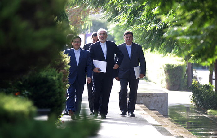 (تصاویر) لاریجانی به استقبال ظریف رفت (تصاویر) لاریجانی به استقبال ظریف رفت
