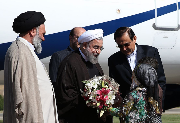 (تصاویر) استقبال از روحانی در سنندج (تصاویر) استقبال از روحانی در سنندج