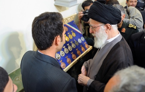 (تصاویر) تقدیم مدالهای المپیاد به رهبر انقلاب (تصاویر) تقدیم مدالهای المپیاد به رهبر انقلاب