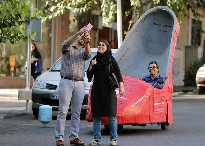 (تصاویر) سوار بر کفش زنانه در تهران