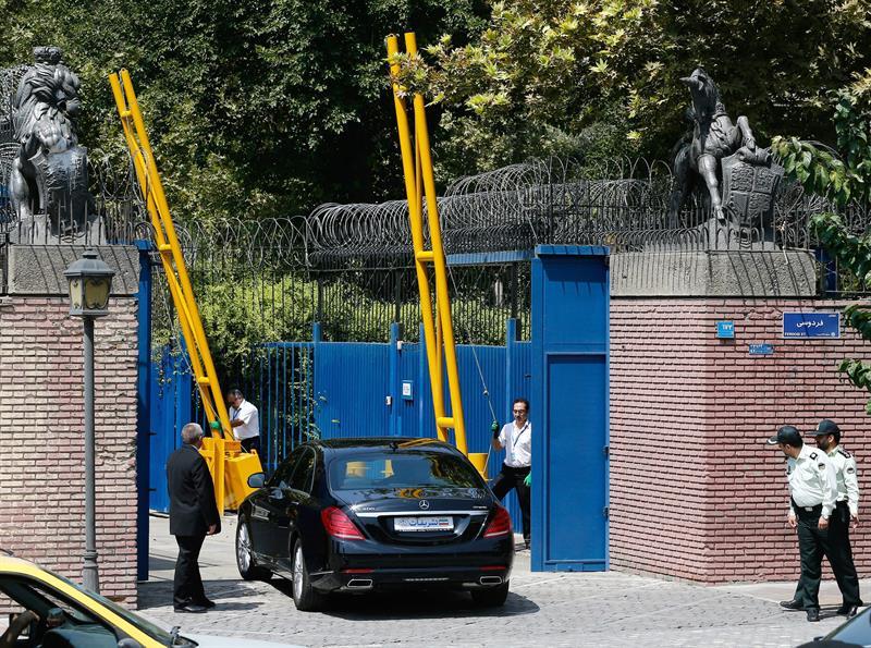 (تصاویر) بازگشایی سفارت انگلیس در تهران (تصاویر) بازگشایی سفارت انگلیس در تهران