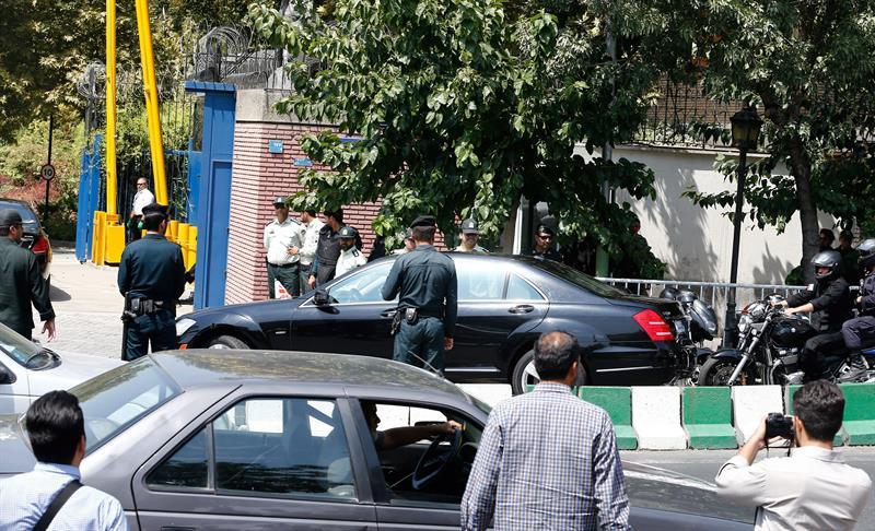 (تصاویر) بازگشایی سفارت انگلیس در تهران (تصاویر) بازگشایی سفارت انگلیس در تهران