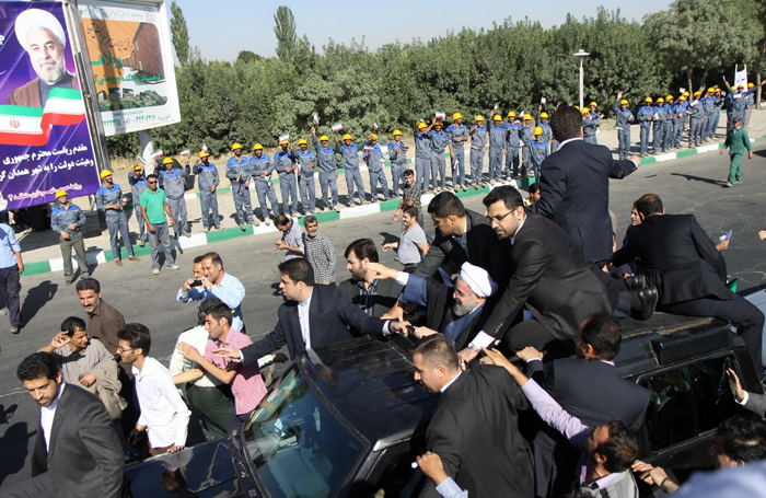 (تصاویر) استقبال از روحانی تغییری نکرد