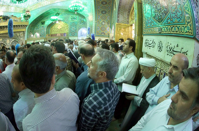 (تصاویر) هاشمی در حرم امام رضا(ع) (تصاویر) هاشمی در حرم امام رضا(ع)