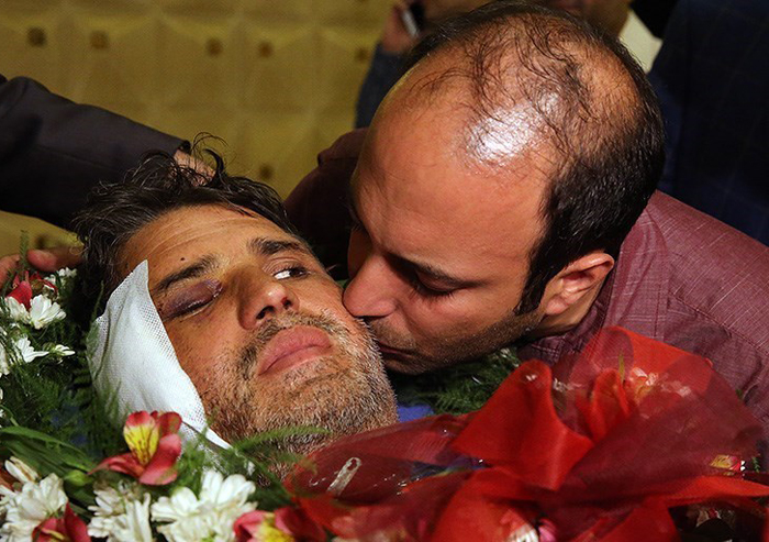 (تصاویر) بازگشت خبرنگار مجروح از سوریه (تصاویر) بازگشت خبرنگار مجروح از سوریه