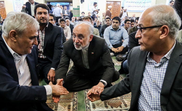 (تصاویر) مقامات در ختم پدر شهید جهانآرا (تصاویر) مقامات در ختم پدر شهید جهانآرا