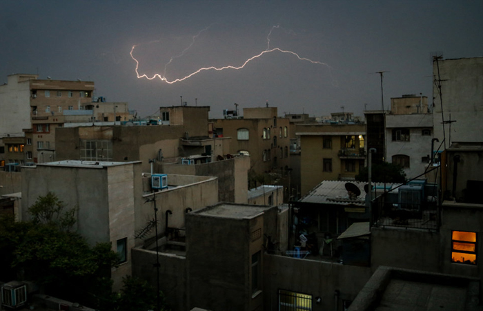 (تصاویر) رعد وبرق در آسمان تهران (تصاویر) رعد وبرق در آسمان تهران
