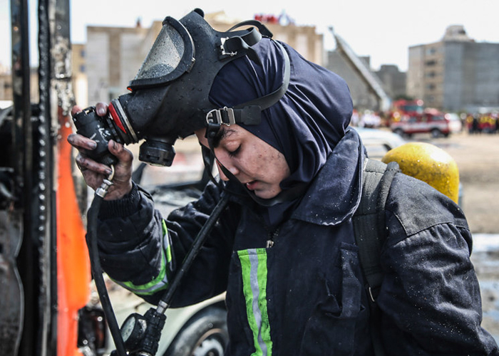 (تصاویر) مانور زنان آتش‌نشان