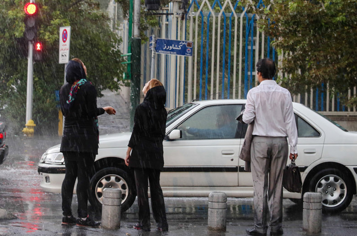(تصاویر) بارش شدید باران در تهران (تصاویر) بارش شدید باران در تهران