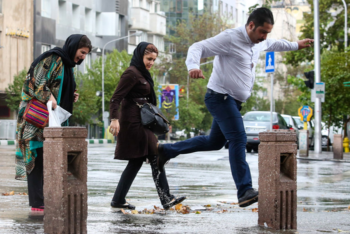 (تصاویر) بارش شدید باران در تهران (تصاویر) بارش شدید باران در تهران