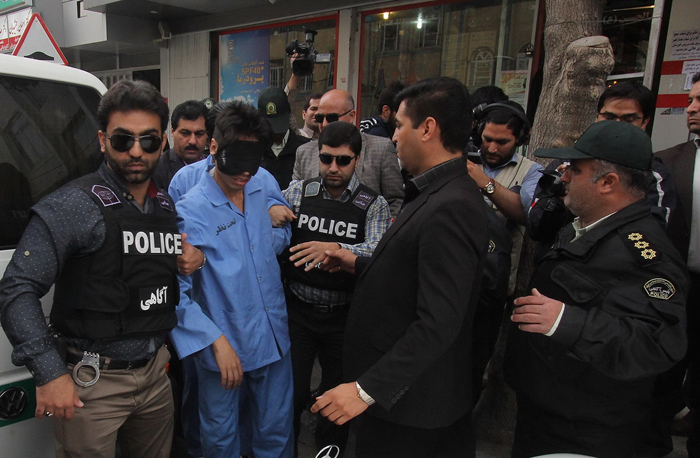 (تصاویر) بازسازی سرقت مسلحانه از طلافروشی