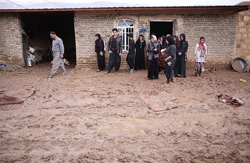(تصاویر) امدادرسانی به سیلزدگان لرستان (تصاویر) امدادرسانی به سیلزدگان لرستان