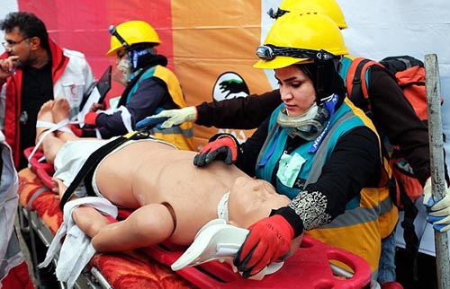 (تصاویر) مسابقه زنان امداد و نجات در تهران (تصاویر) مسابقه زنان امداد و نجات در تهران