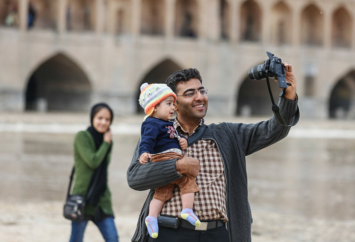 (تصاویر) استقبال اصفهانیها از زاینده رود (تصاویر) استقبال اصفهانیها از زاینده رود