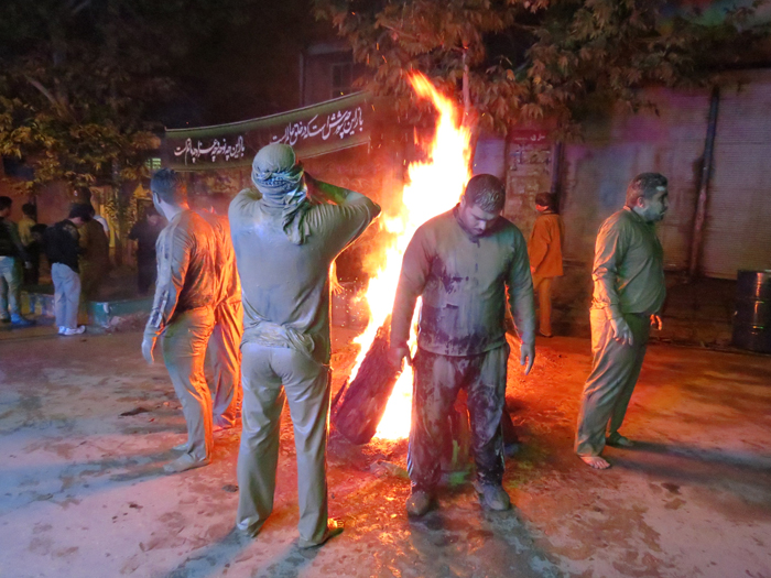 (تصاویر) گل‌مالی روزعاشورا در خرم‌آباد
