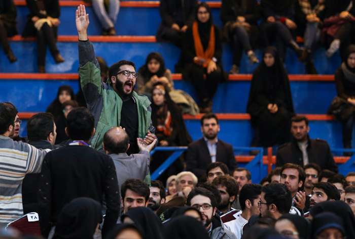 (تصاویر) درگیری دانشجویان در حضور روحانی (تصاویر) درگیری دانشجویان در حضور روحانی