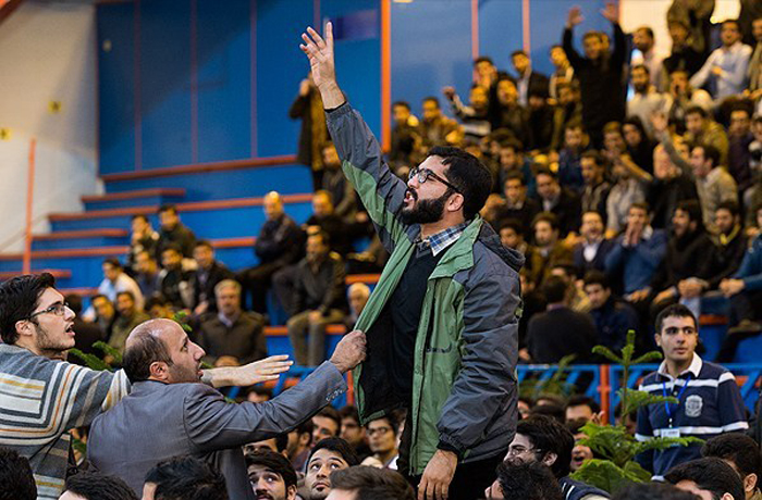 (تصاویر) درگیری دانشجویان در حضور روحانی (تصاویر) درگیری دانشجویان در حضور روحانی