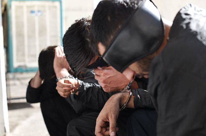 (تصاویر) دستگیری سارقان مامور نما (تصاویر) دستگیری سارقان مامور نما