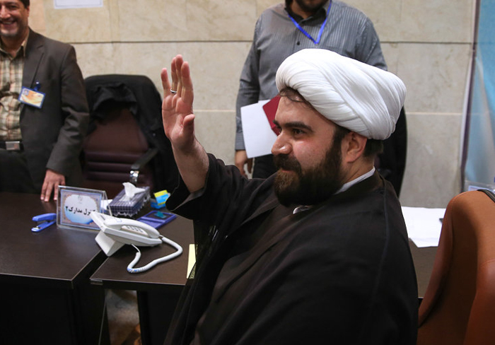 (تصاویر) ثبت نام نوه امام(ره) در انتخابات مجلس (تصاویر) ثبت نام نوه امام(ره) در انتخابات مجلس