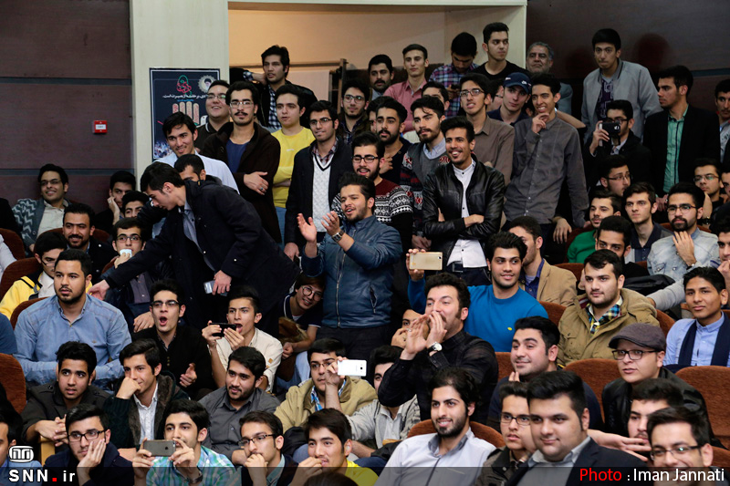 (تصاویر) مراسم9دی با حضور استند اپ کمدین معروف (تصاویر) مراسم9دی با حضور استند اپ کمدین معروف