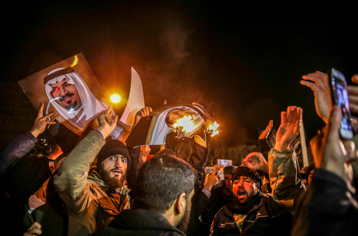 (تصاویر) به‌آتش‌کشیدن سفارت عربستان در تهران