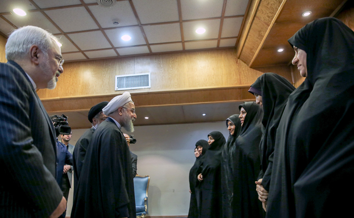 (تصاویر) حواشی نشست خبری روحانی (تصاویر) حواشی نشست خبری روحانی