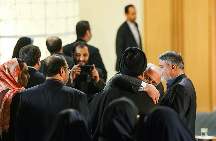 (تصاویر) حواشی نشست خبری روحانی (تصاویر) حواشی نشست خبری روحانی