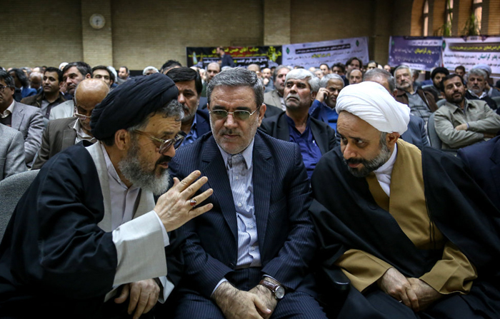 (تصاویر) از مشایی تا ظریف در ختم پدر قشقاوی (تصاویر) از مشایی تا ظریف در ختم پدر قشقاوی