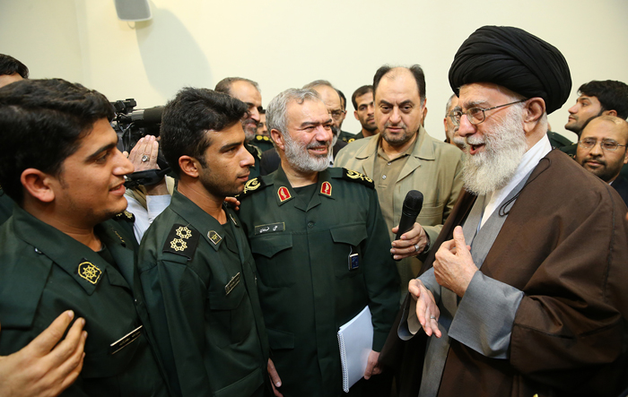 (تصاویر) دیدار بازداشت‌کنندگان امریکایی‌ها با رهبر انقلاب