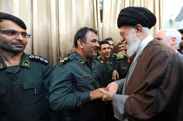 (تصاویر) دیدار بازداشت‌کنندگان امریکایی‌ها با رهبر انقلاب
