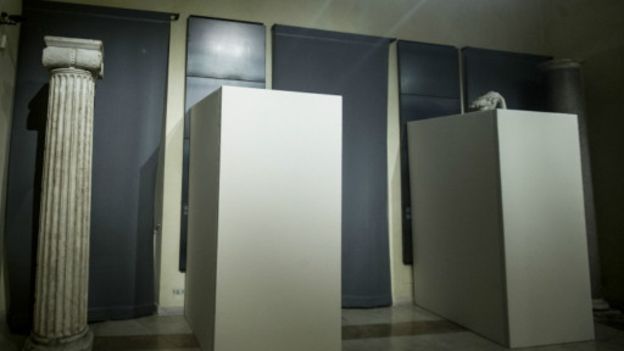 واکنش کاربران به پوشاندن مجسمهها در بازدید روحانی واکنش کاربران به پوشاندن مجسمهها در بازدید روحانی