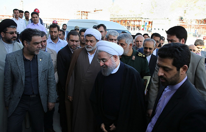 (تصاویر) روحانی در عسلویه (تصاویر) روحانی در عسلویه