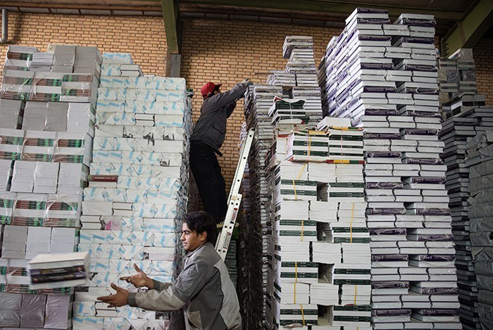 (تصاویر) تبدیل 13 خاور کتاب پزشکی به کارتن سیگار (تصاویر) تبدیل 13 خاور کتاب پزشکی به کارتن سیگار