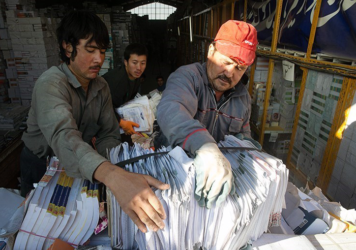 (تصاویر) تبدیل 13 خاور کتاب پزشکی به کارتن سیگار (تصاویر) تبدیل 13 خاور کتاب پزشکی به کارتن سیگار