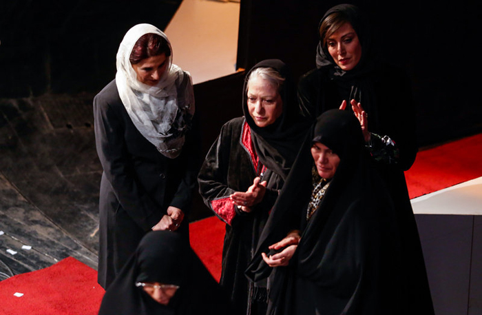 (تصاویر) افتتاحیه جشنواره فجر با حضور ستارگان (تصاویر) افتتاحیه جشنواره فجر با حضور ستارگان