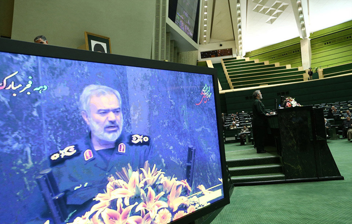 (تصاویر) بازداشت کنندگان ملوانان در مجلس (تصاویر) بازداشت کنندگان ملوانان در مجلس