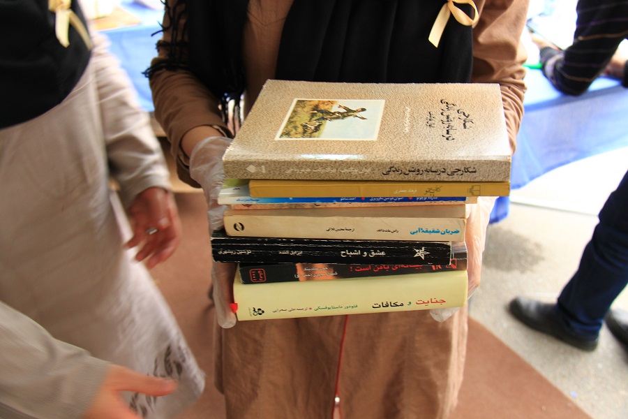 (تصاویر) سومین دوره نذرکتاب در هفته کتابخوانی برگزار شد (تصاویر) سومین دوره نذرکتاب در هفته کتابخوانی برگزار شد