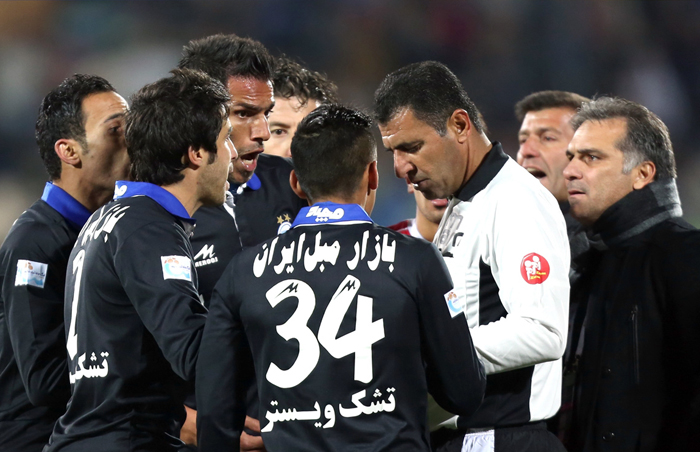 (تصاویر) متن و حواشی دربی 79