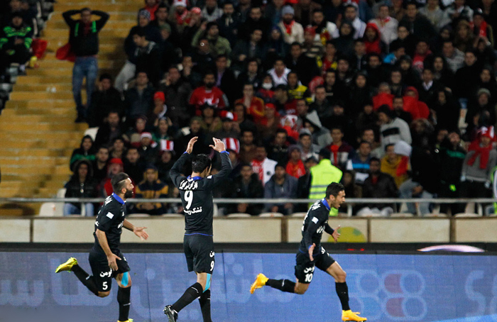 (تصاویر) متن و حواشی دربی 79