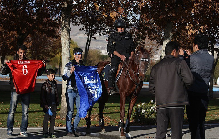 (تصاویر) متن و حواشی دربی 79