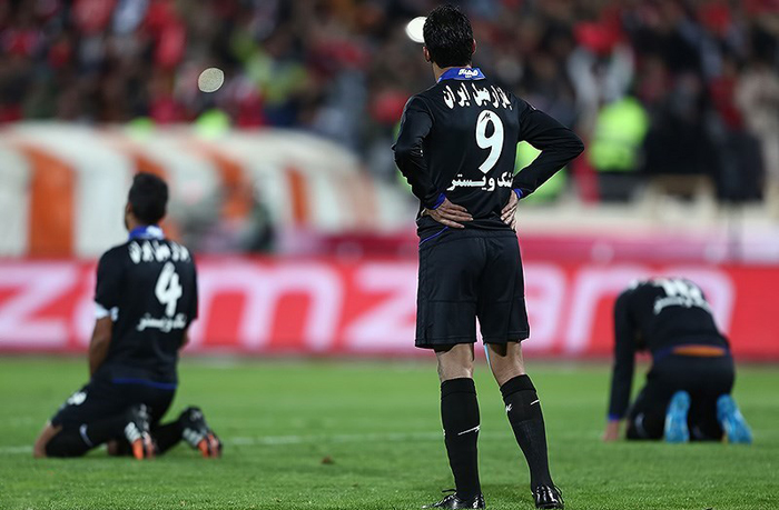 (تصاویر) متن و حواشی دربی 79